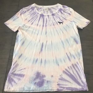 NWOT VS PINK CAMPUS TEE
